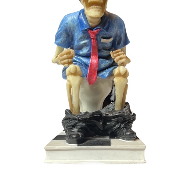 "Still Constipated" Skeleton - Picture 5 of 11